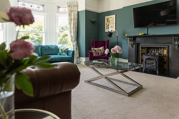 Smart TV, DVD player, video library