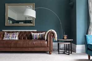 Smart TV, DVD player, video library