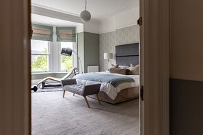 6 bedrooms, iron/ironing board, travel cot, free WiFi