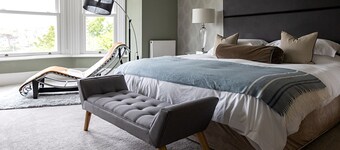 Large All En Suite Grand House Close To Tunnels Beaches