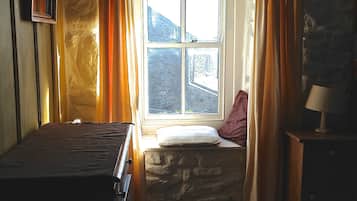 2 bedrooms, iron/ironing board, travel cot, free WiFi