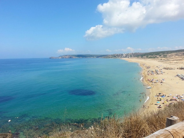 Playa en los alrededores y toallas de playa 