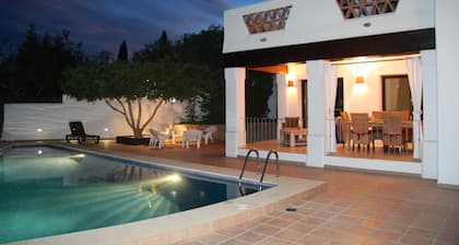 HOCHWERTIGES VILLA! ALLER KOMFORT, GROSSER POOL, RUHIG, CHARME, LUXUS...
