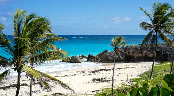 På stranden og solsenger