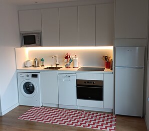 Kühlschrank, Mikrowelle, Geschirrspüler