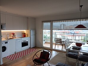 Kühlschrank, Mikrowelle, Geschirrspüler