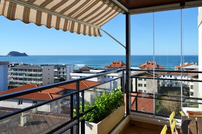 STUNNING VIEWS NEAR THE BEACH.