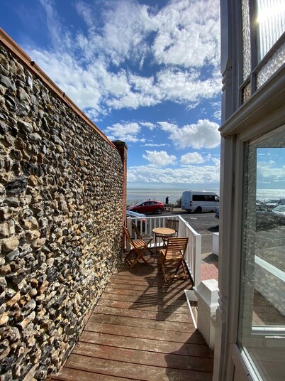 Broadstairs Apartment With Sea Views 
