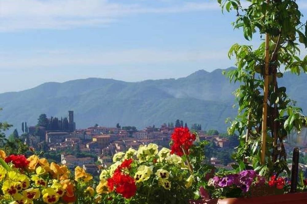 Prestigious Self Catering Holiday Villa For Rent in Barga, Lucca, Firenze,