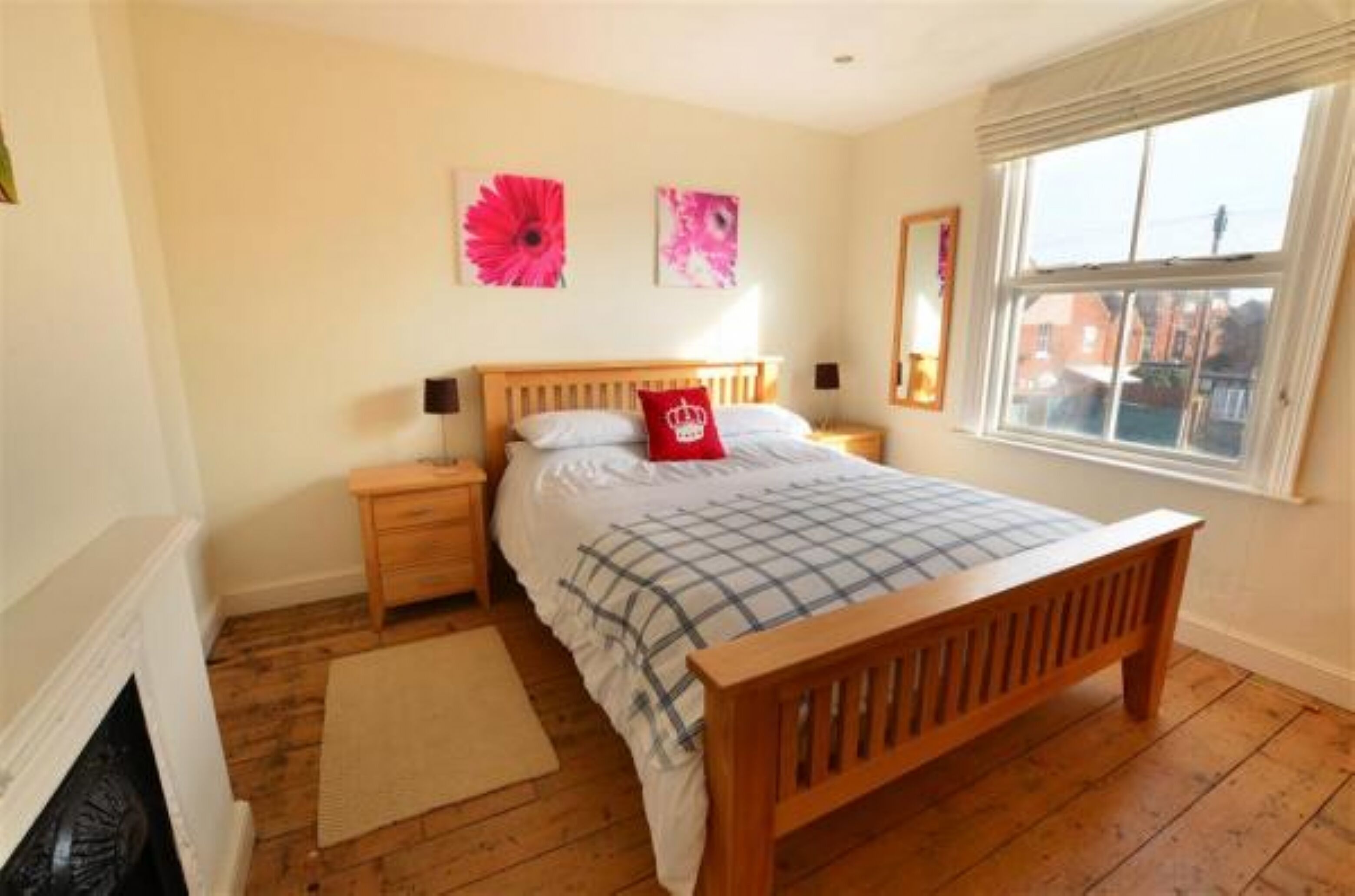 7 bedrooms, iron/ironing board, free WiFi, bed sheets