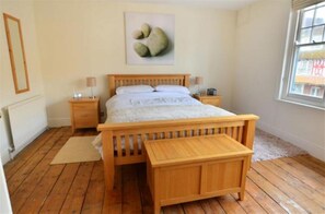 7 bedrooms, iron/ironing board, free WiFi, bed sheets