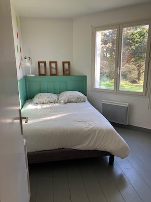 4 slaapkamers, reisbedje, beddengoed