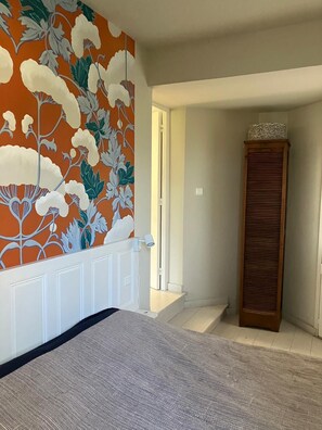 4 chambres, lit parapluie, draps fournis