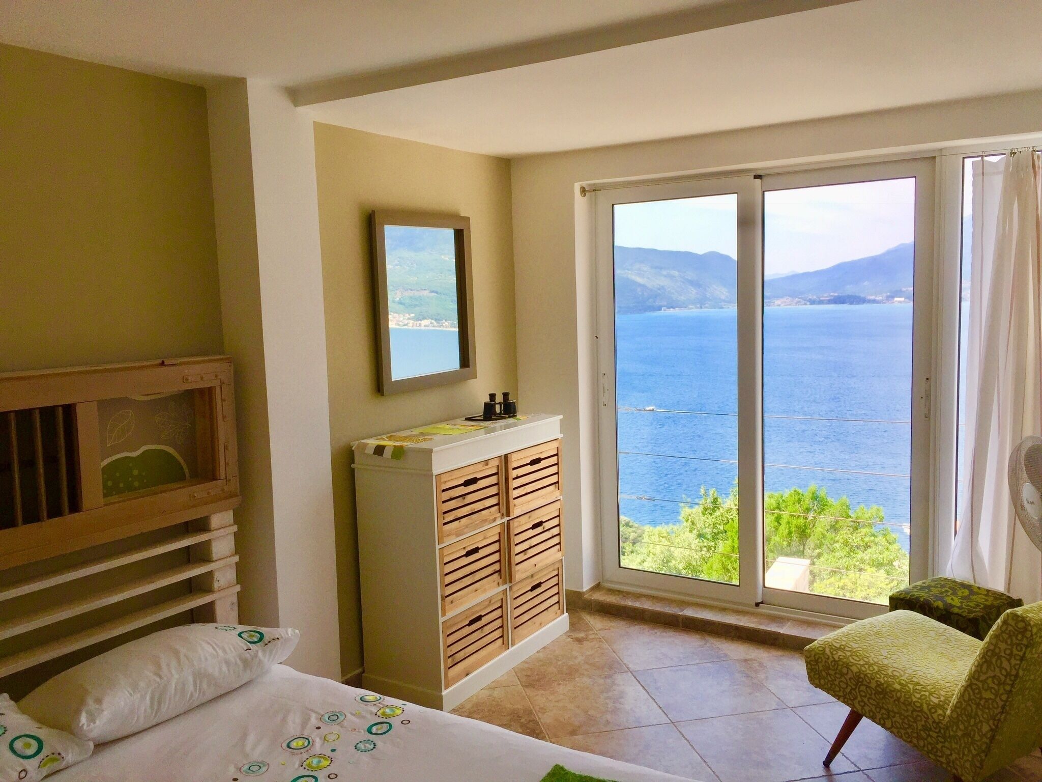 5 soveværelser, skrivebord, strygejern/strygebræt, weekendseng