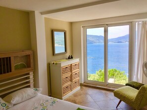 5 bedrooms, desk, iron/ironing board, travel cot