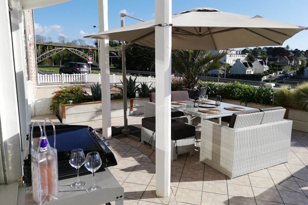 Large very bright lofts of 60m2 magnificent sea view
