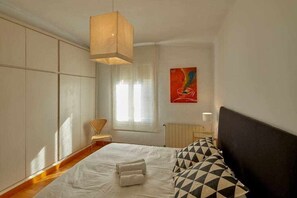 2 bedrooms, iron/ironing board, travel cot, WiFi