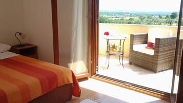 11 Schlafzimmer, Bügeleisen/Bügelbrett, Reisekinderbett, WLAN