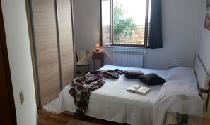 11 bedrooms, iron/ironing board, travel crib, WiFi - For large group, pool 50 m2-option heated pool, Jacuzzi, 4 km beach, sea view (Dignano)