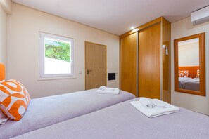 5 bedrooms, in-room safe, iron/ironing board, free WiFi