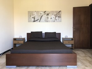 2 soverom, reiseseng for barn, wi-fi (inkludert) og sengetøy