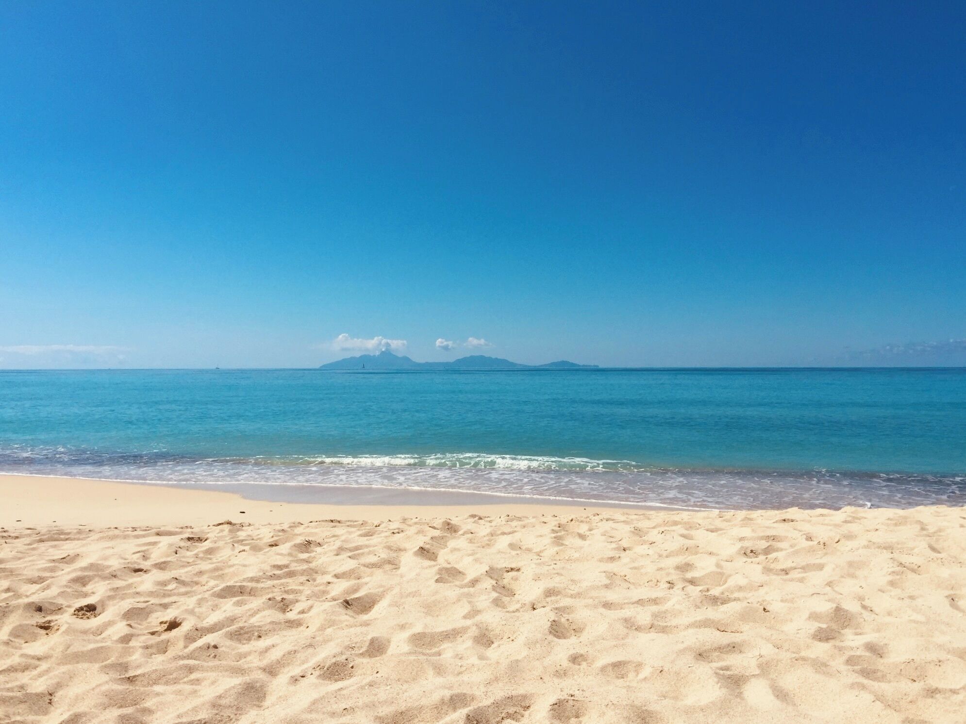 Beach nearby, sun-loungers, beach towels
