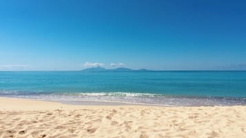 Beach nearby, sun-loungers, beach towels