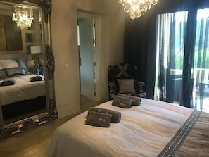 3 chambres, fer et planche à repasser, lit de bébé portatif