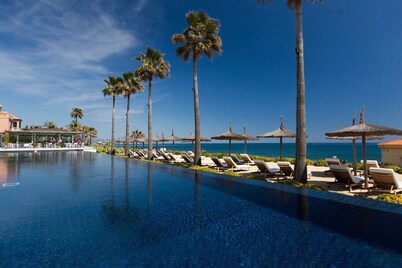 Luxurious Interior Designed Holiday Home 800m from a Magnificent Blue Flag beach