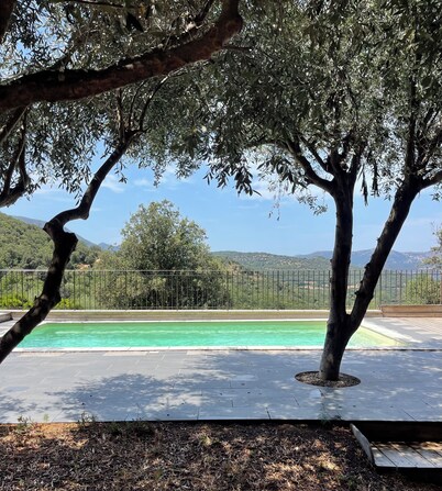 VILLA WITH PRIVATE HEATED POOL  