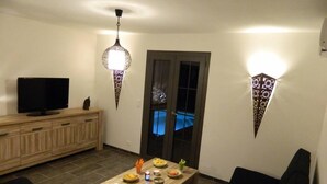 TV, DVD player - VILLA WITH PRIVATE HEATED POOL   (Belgodère)