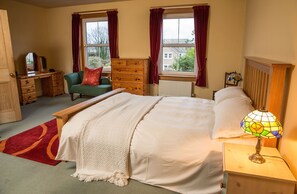 6 chambres, fer et planche à repasser, Wi-Fi, draps fournis