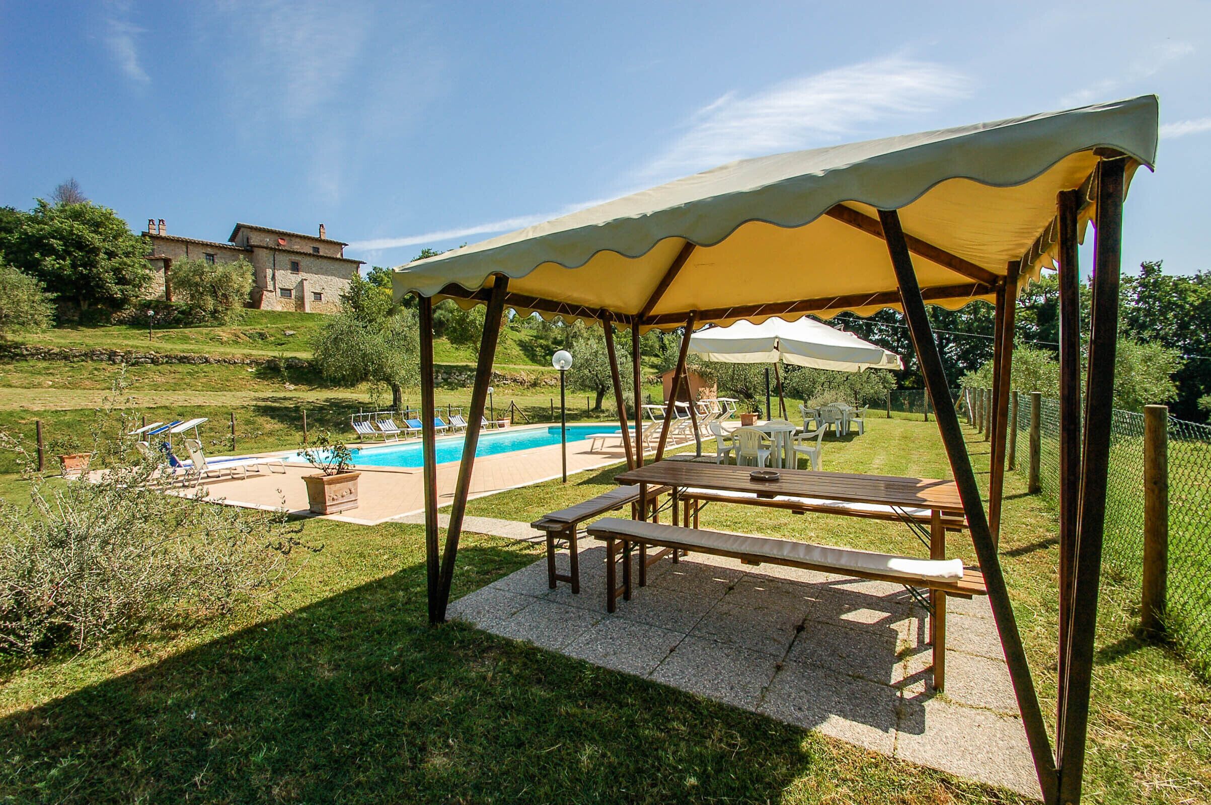 Appartamenti con piscina.