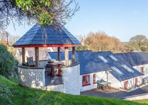 Outdoor dining - High quality and luxurious barn conversion close to the sea (Freshwater East)