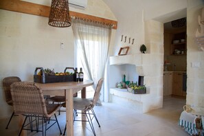 Dining - Antica Pietra - Villa with swimming pool for 4 guests (Ostuni)