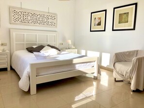 4 chambres, fer et planche à repasser, lit parapluie, Wi-Fi gratuit