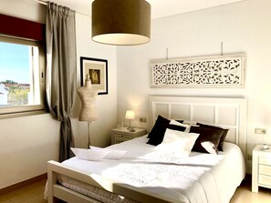 4 soverom, strykejern/-brett, reiseseng for barn og wi-fi (inkludert)