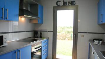 Frigorífic, microones, forn i placa de cuina