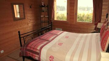 5 bedrooms, iron/ironing board, travel cot, free WiFi