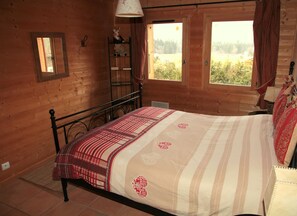 5 chambres, fer et planche à repasser, lit parapluie, Wi-Fi gratuit