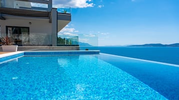 Outdoor pool, an infinity pool
