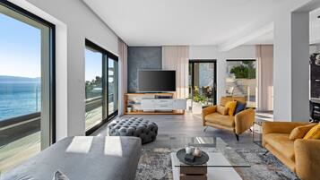 Smart TV, table tennis