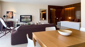 TV - Herdade dos Salgados, T1 Vista Piscina, Vila das L (Albufeira)