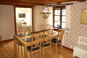 Dining - Beautiful cottage just a few meters from the lake (Vrigstad)