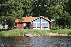 Exterior - Beautiful cottage just a few meters from the lake (Vrigstad)