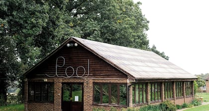 Cosy Cottage, Sleeps Max 6. Stunning Views, Indoor Pool. Perfect for Families