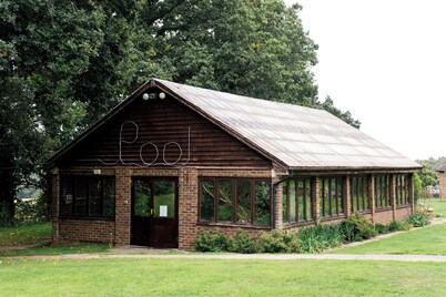 Cosy Cottage, Sleeps Max 6. Stunning Views, Indoor Pool. Perfect for Families