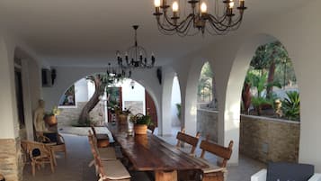Ulkoruokailutilat