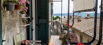 Medieval Mansion,opposite the Castle,between lake, sea, Rome, Umbria and Tuscany