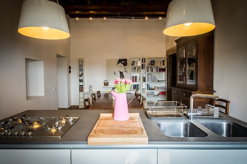 Medieval Mansion,opposite the Castle,between lake, sea, Rome, Umbria and Tuscany
